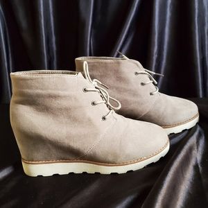 Dollhouse, Size 9, Taupe Ankle Boot